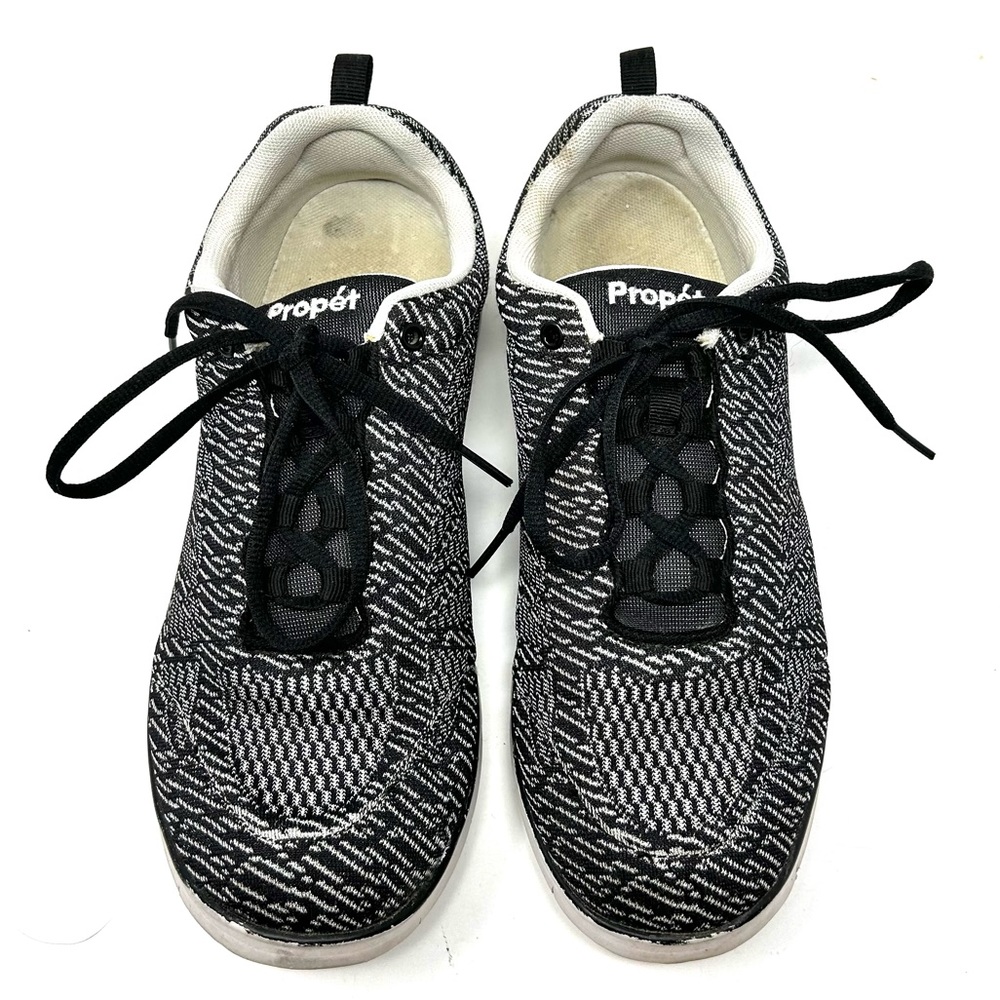 PROPET walking shoes, size 9.5